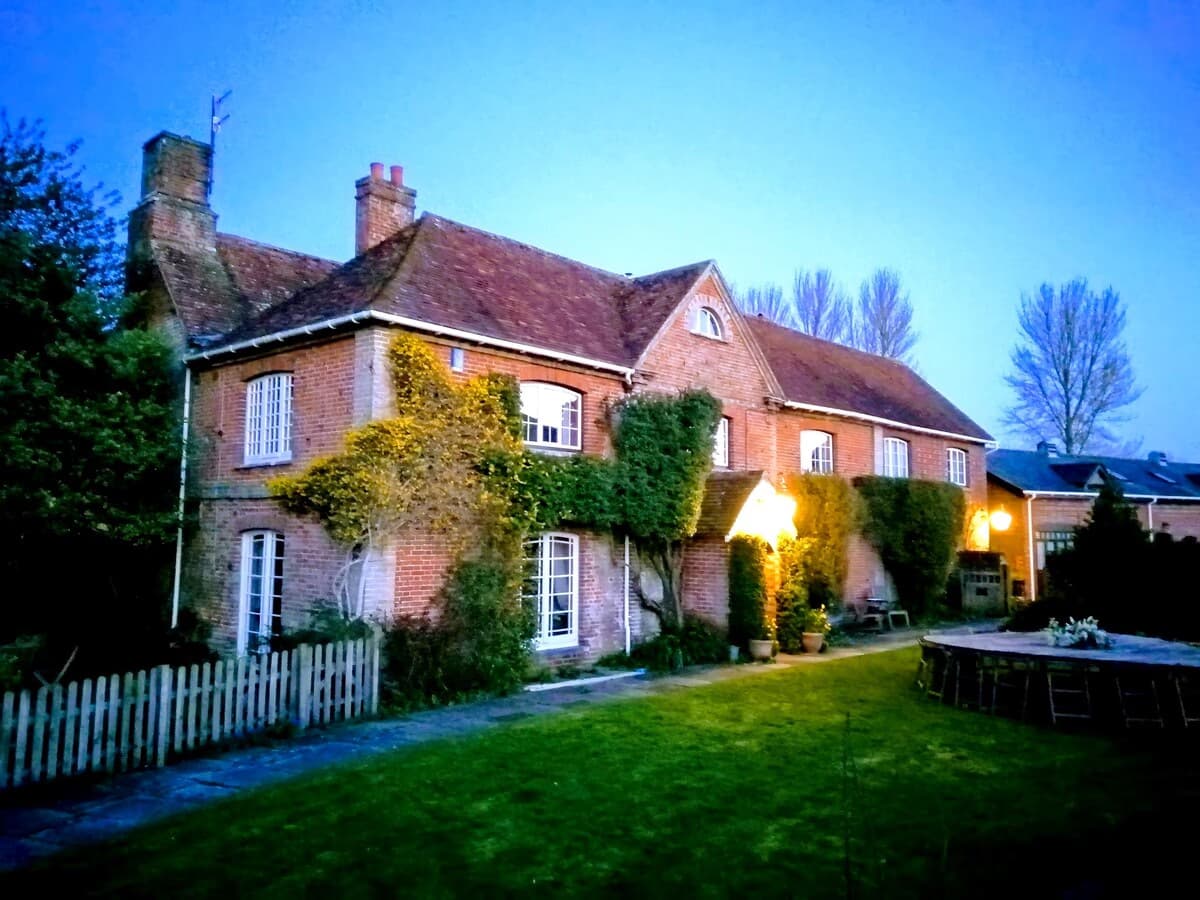 Bridge Farmhouse - Eight En suite bedrooms - Beautiful holiday rental in Wiltshire