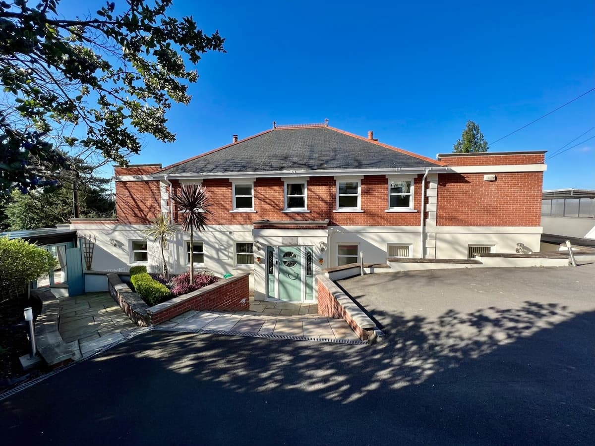 Osmund House, Salisbury Sleeps up to 19 - Beautiful holiday rental in Wiltshire