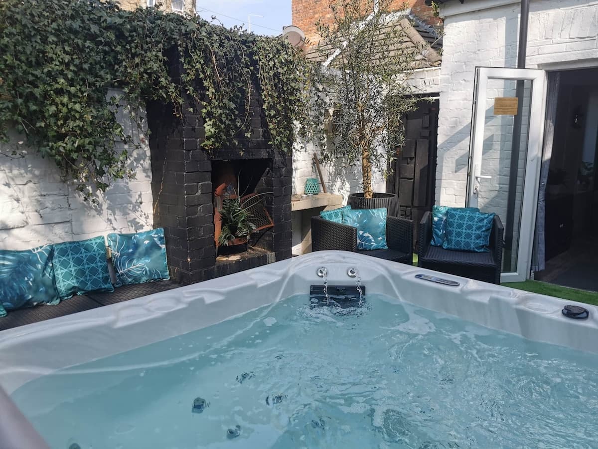 Bournemouth Beach Boutique with Hot Tub - Beautiful holiday rental in Bournemouth